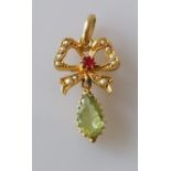 A Victorian gold ribbon pendant with seed pearl, garnet and peridot decoration, 36mm x 15mm,
