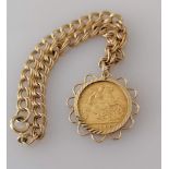 An Edwardian gold half sovereign bracelet, 1905, on a 9ct gold mount and chain, 16 cm, hallmarked,