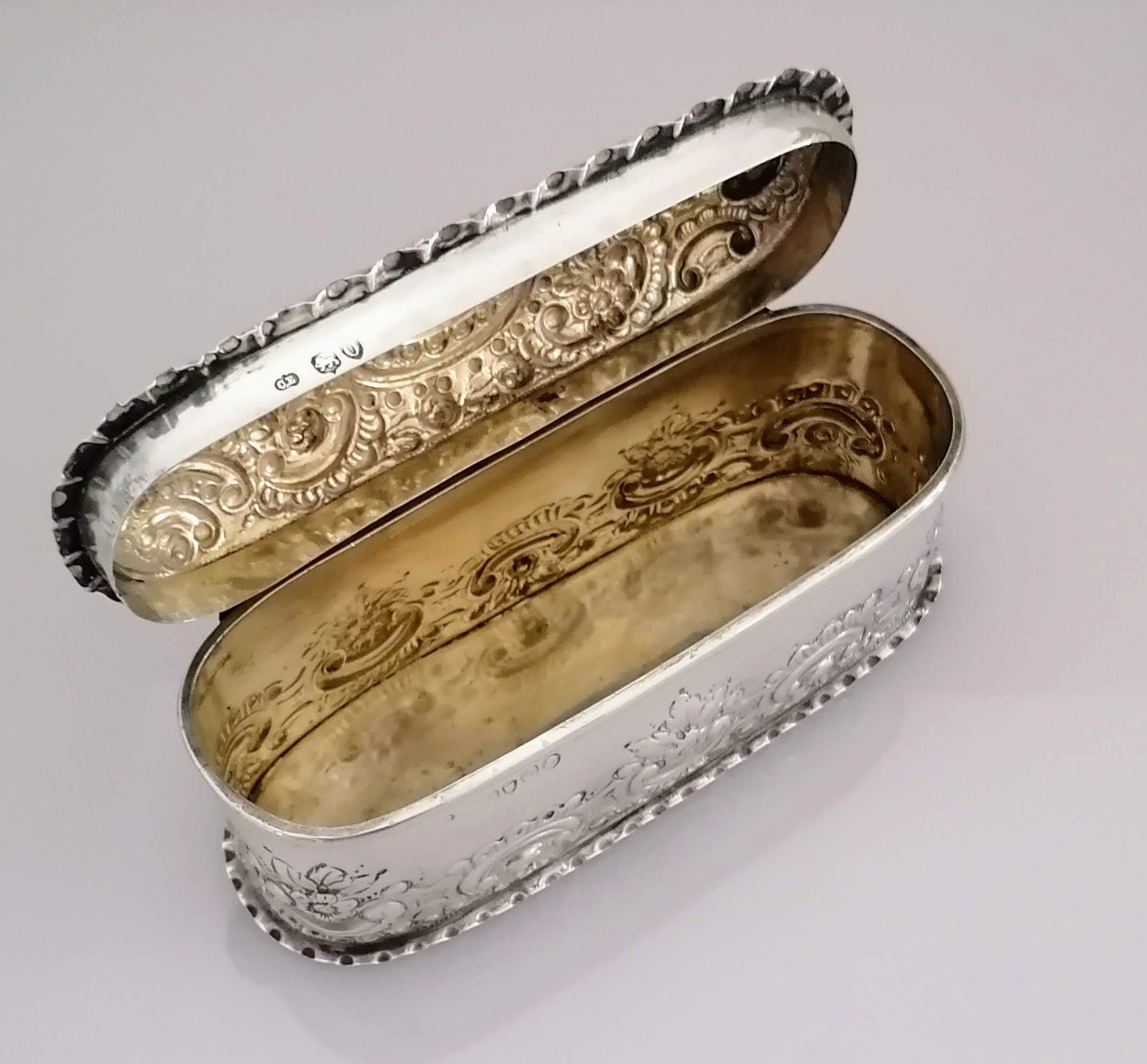 A Victorian silver oblong box with hinged cover with elaborate embossed rococo decoration by Charles - Image 3 of 3