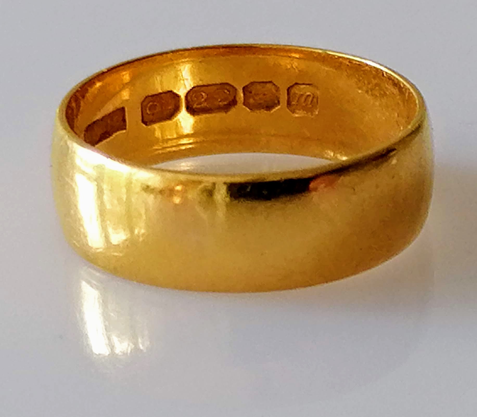 A 22ct yellow gold wedding band, size M, 6mm, hallmarked, 4.56g