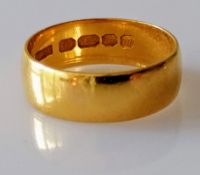 A 22ct yellow gold wedding band, size M, 6mm, hallmarked, 4.56g