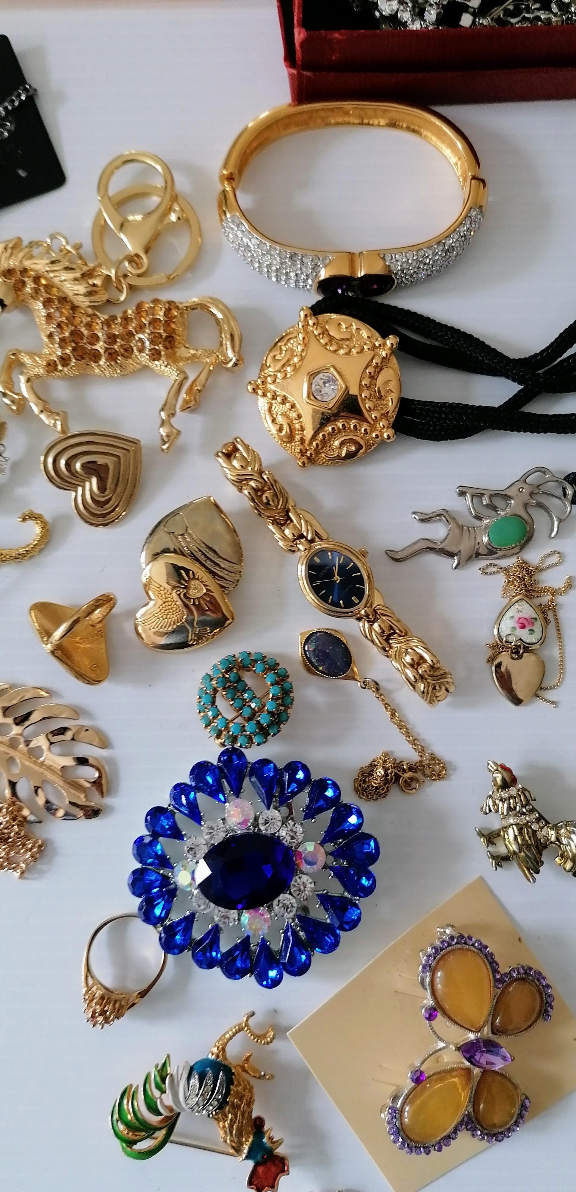 A large assortment of costume jewellery to include necklaces, brooches, rings, watches, etc. - Image 3 of 3