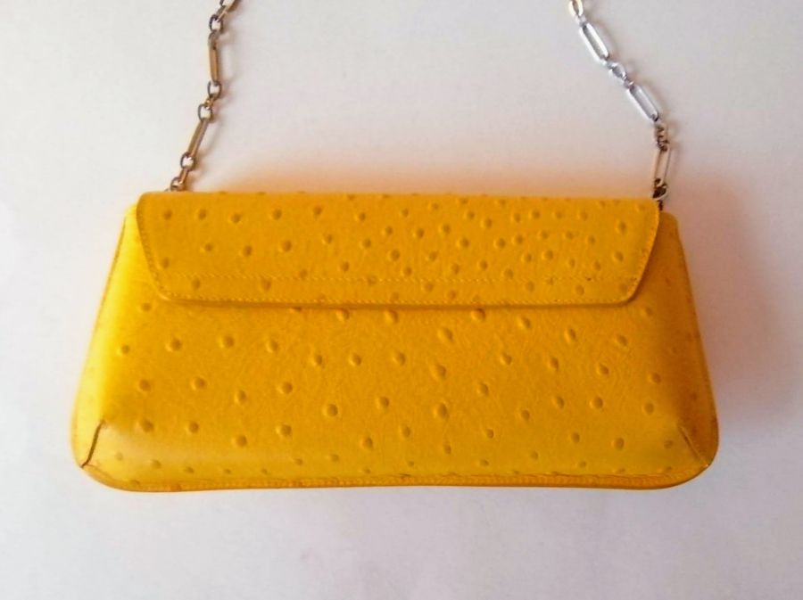 A Smythson yellow leather Mara clutch bag with detachable chain, silver tone fixtures, interior zip - Bild 5 aus 5