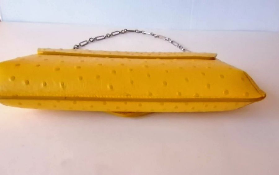 A Smythson yellow leather Mara clutch bag with detachable chain, silver tone fixtures, interior zip - Bild 2 aus 5