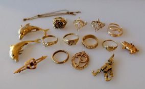 A selection of 9ct gold rings, pendants brooches, etc, all hallmarked/stamped or tested, 41g