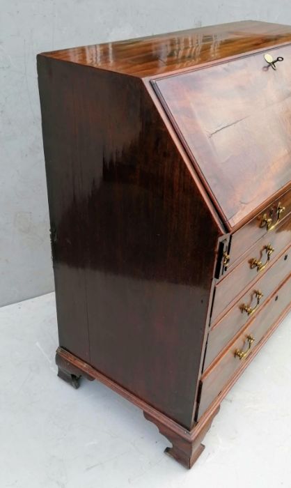 A Georgian mahogany bureau with fall front, fitted interior, complete with secret drawers - Image 10 of 10