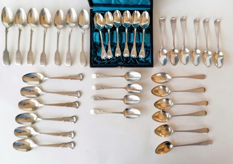 A cased set of six Edwardian silver rat tail coffee spoons with trefid terminals by Josiah Williams