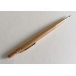 A Life-Long gold-cased pencil with engine turned design, 13 cm, 20.8g, nib good, slight dent to top