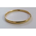 A 9ct yellow gold bangle, hallmarked, 28g