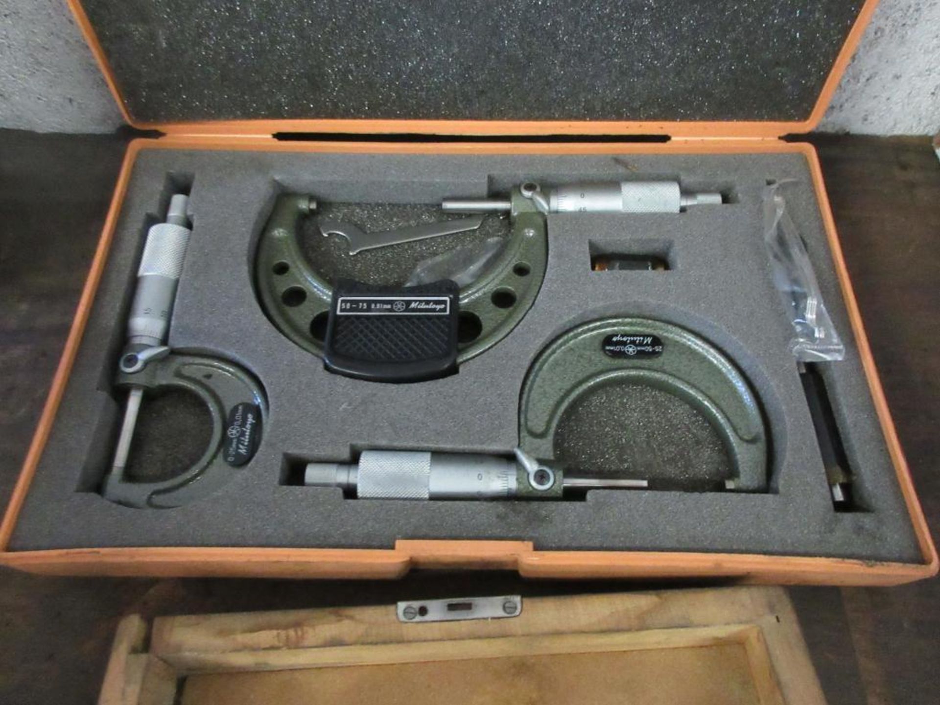 2 BOXES MITUTOYO MICROMETERS, 1 BOX MITUTOYO BORE GAUGE, 1 BOX PRECISION MEAURE & BLOCK - Image 2 of 4