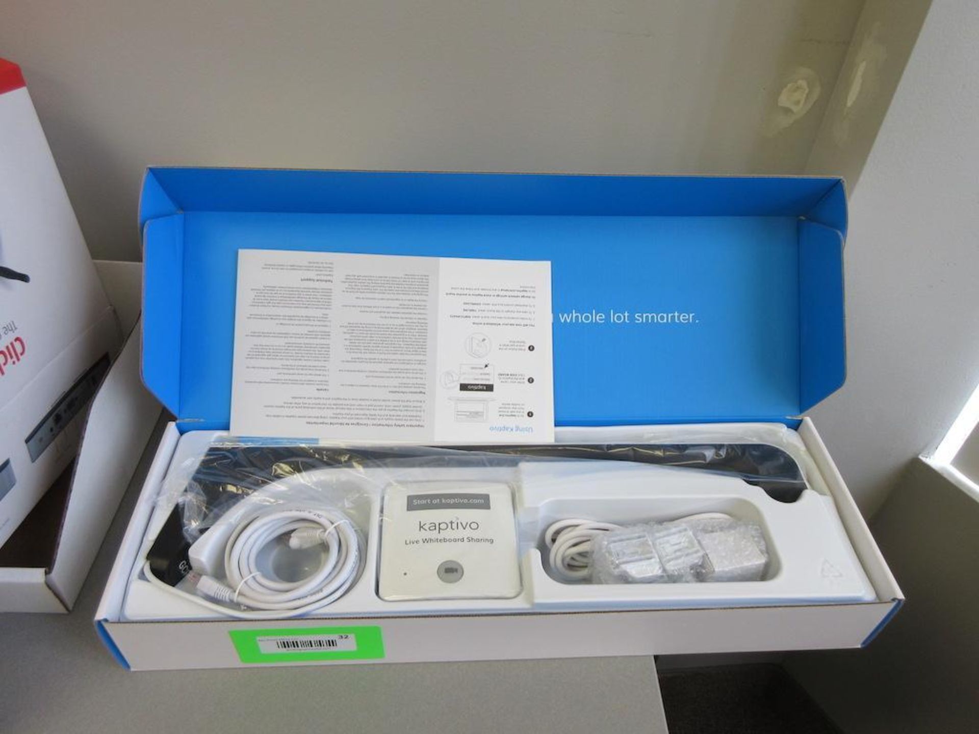 KAPTIVO WHITEBOARD CAMERA SYSTEM, MODEL KW100, SN KE1850DG01427 (NEW IN BOX)