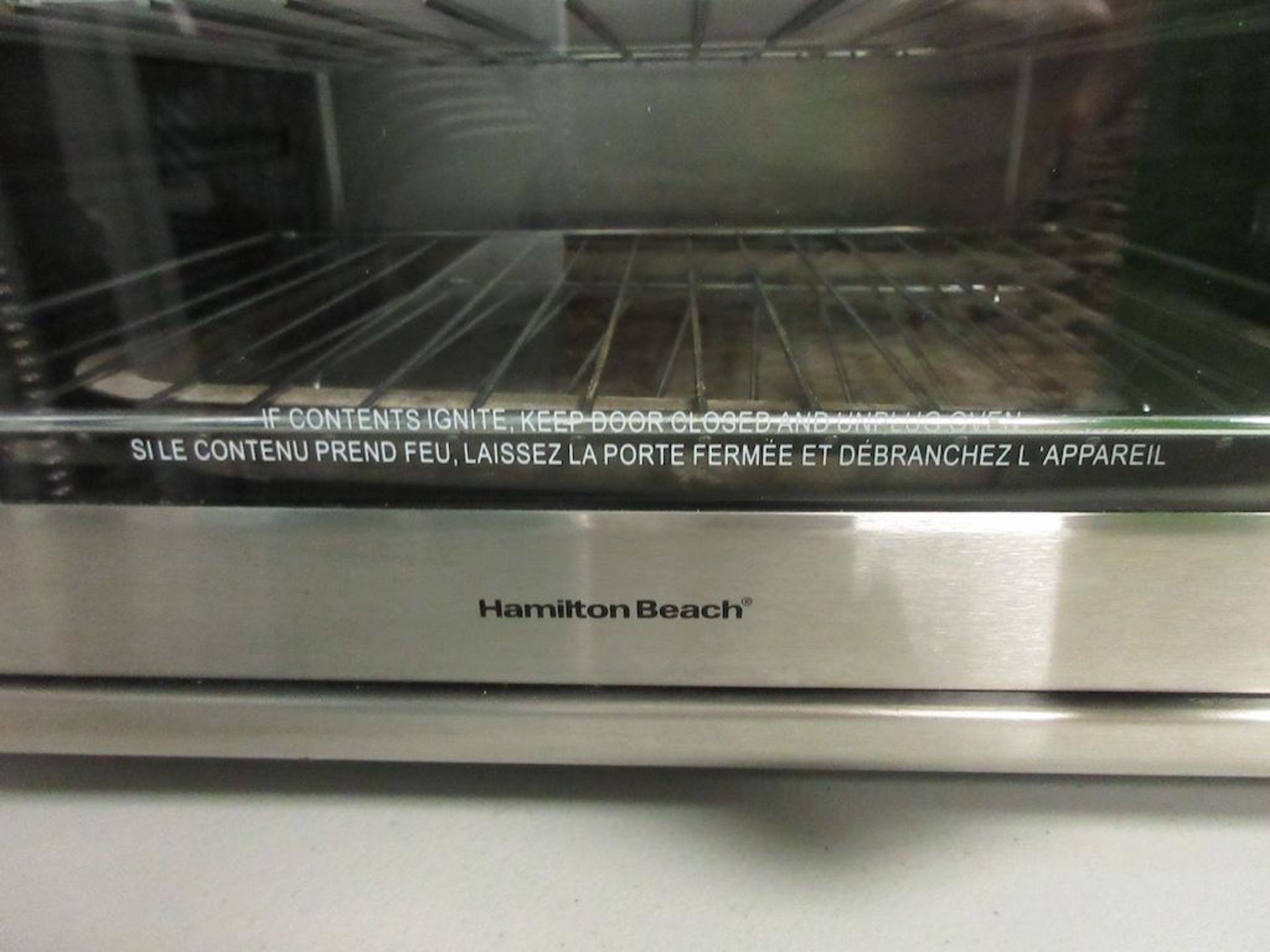 (2) TOASTER OVENS: HAMILTON BEACH MODEL 31103C (DENT IN TOP), CUISINART - Image 3 of 4