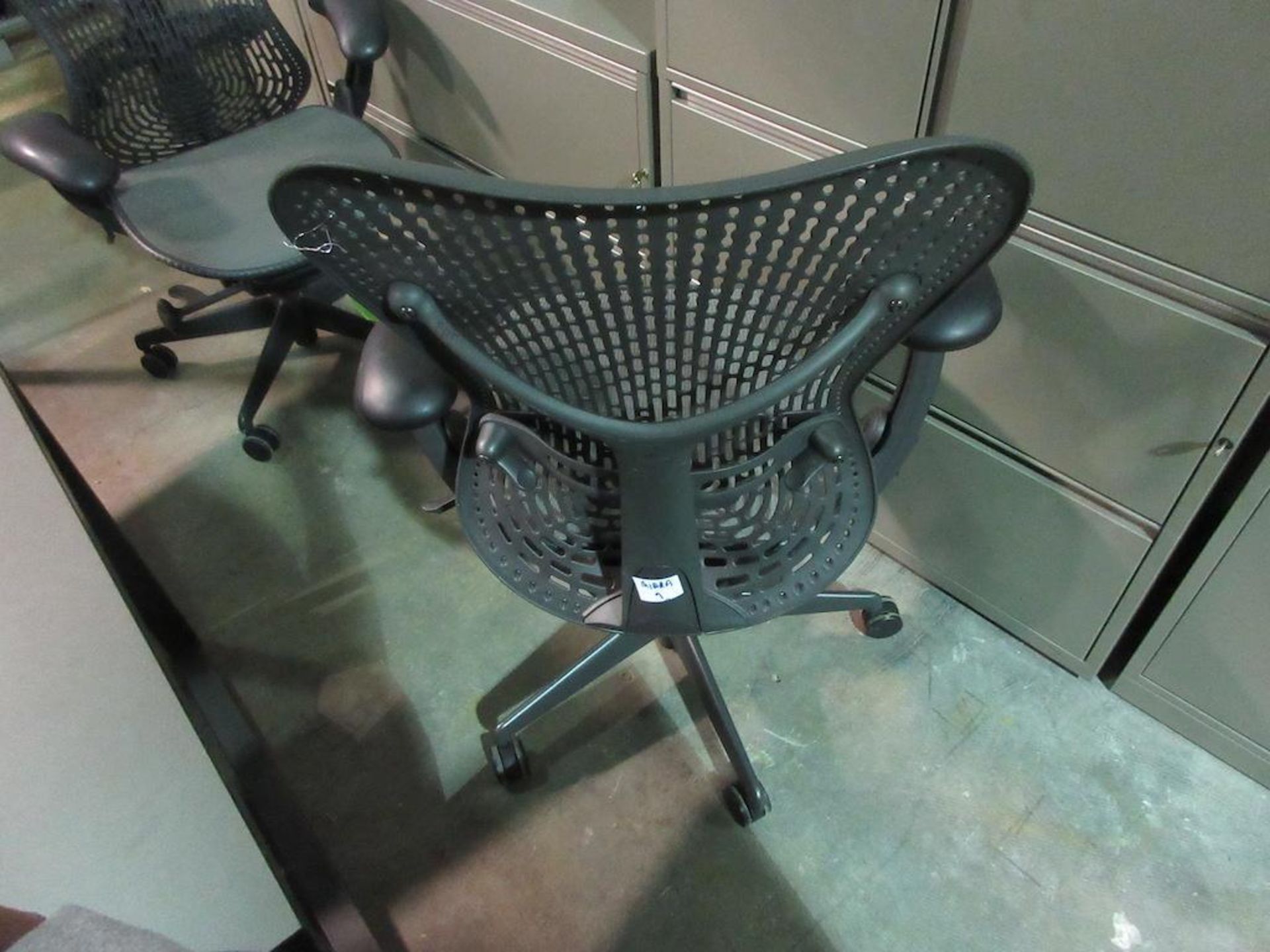 HERMAN MILLER MIRRA 2 CHAIR - Image 2 of 3