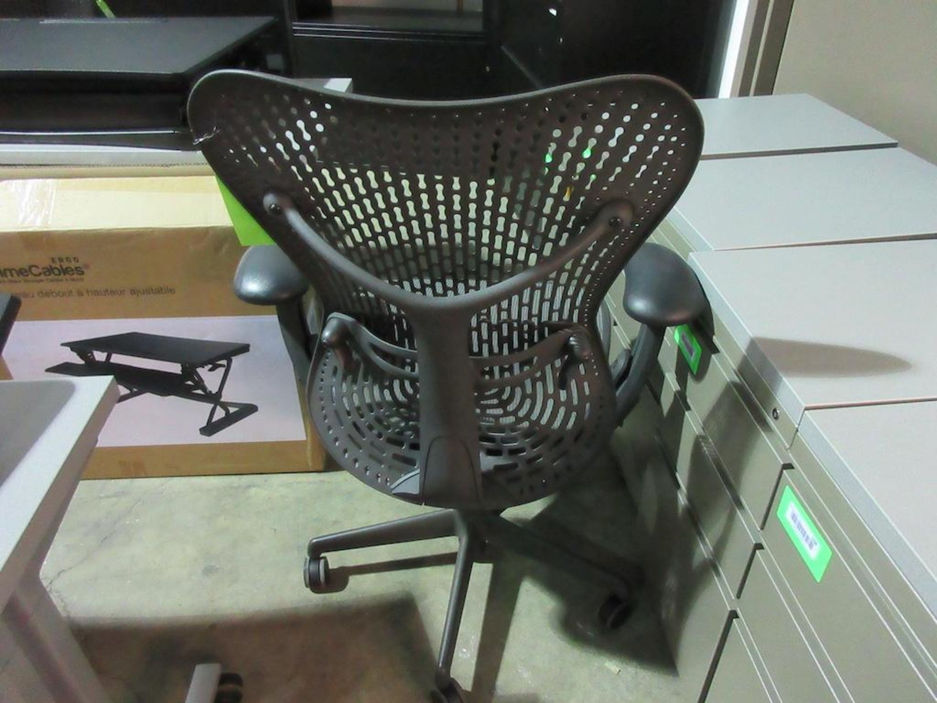 HERMAN MILLER MIRRA 2 CHAIR - Image 2 of 3