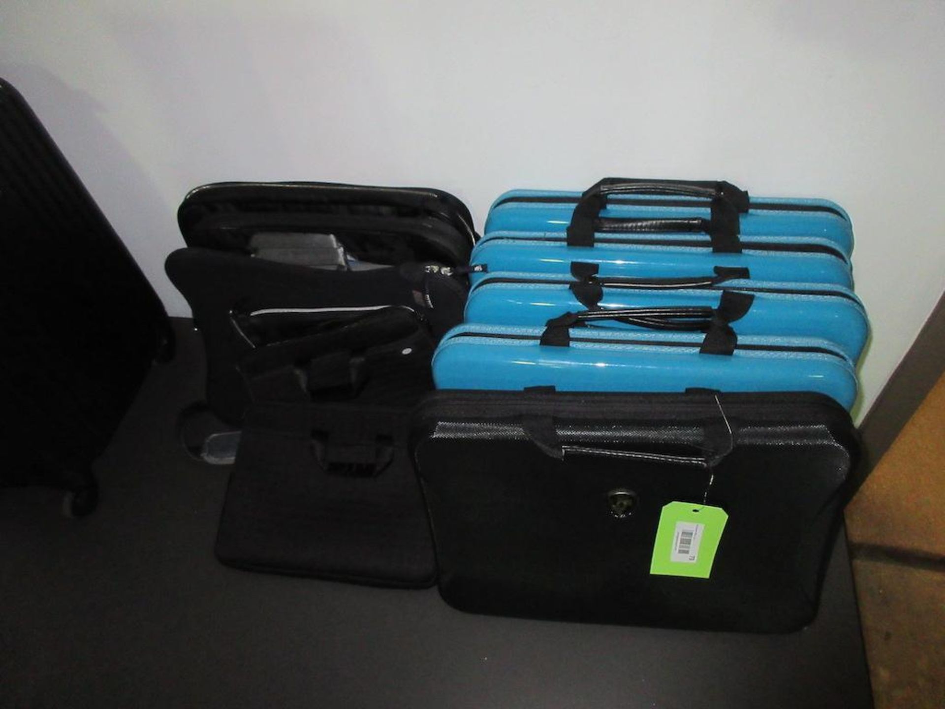 (5) HEYS X SLEEVE LAPTOP CASES, (1) CHAMPS CARRY ON SUITCASE, (6) ASST LAPTOP BAGS - Image 3 of 3
