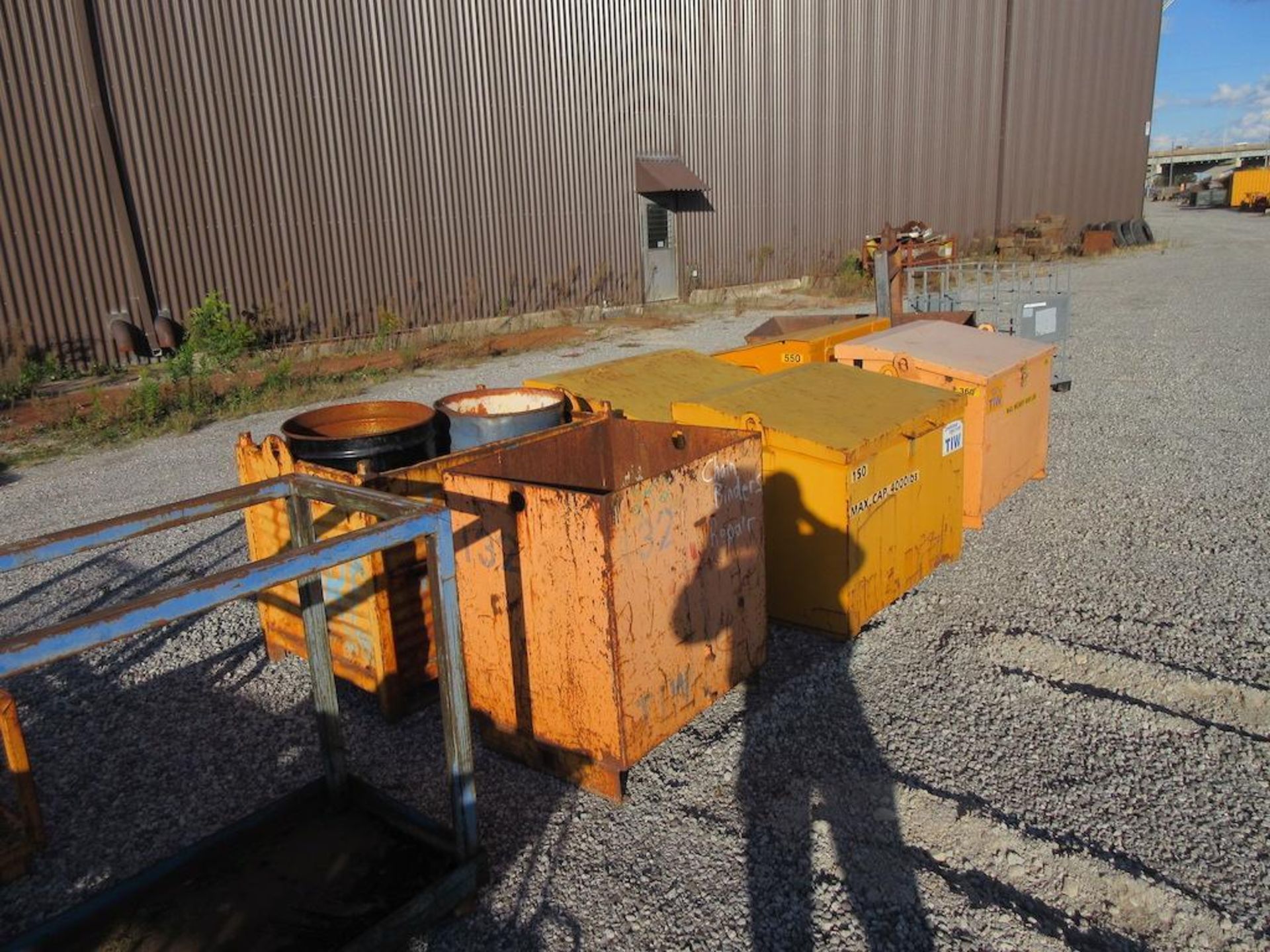 LOT OUTSIDE OF ASSORTED: (6) PORTABLE GENERATORS AND COMPRESSORS, LINCOLN ELECTRIC WELDER PARTS, STE - Image 7 of 11