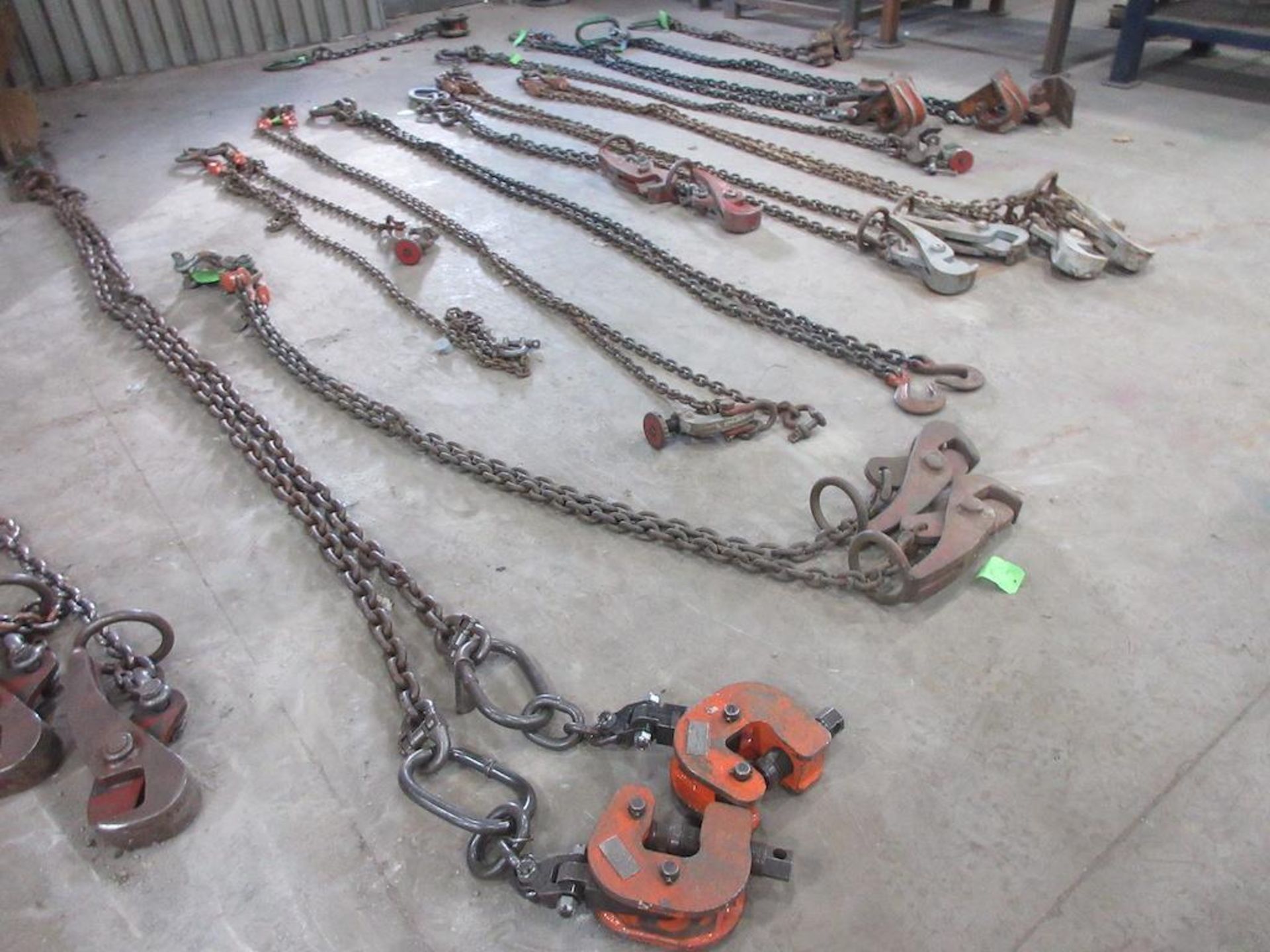 (13) ASSORTED SETS OF HEAVY DUTY LIFTING CHAINS UP TO 6 TON PLATE GRABS