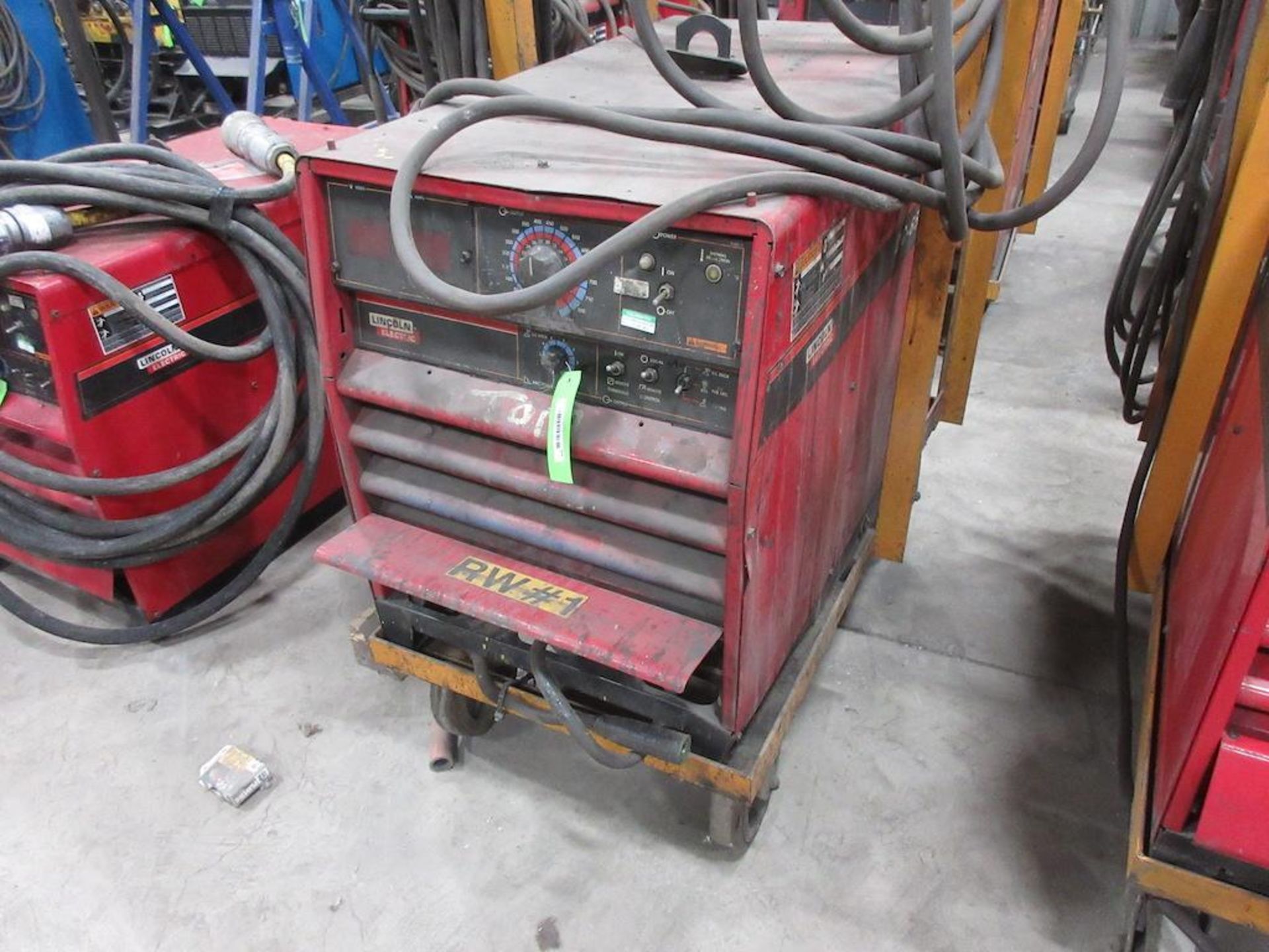 LINCOLN ELECTRIC DC 655 WELDING MACHINE W PORTABLE CART