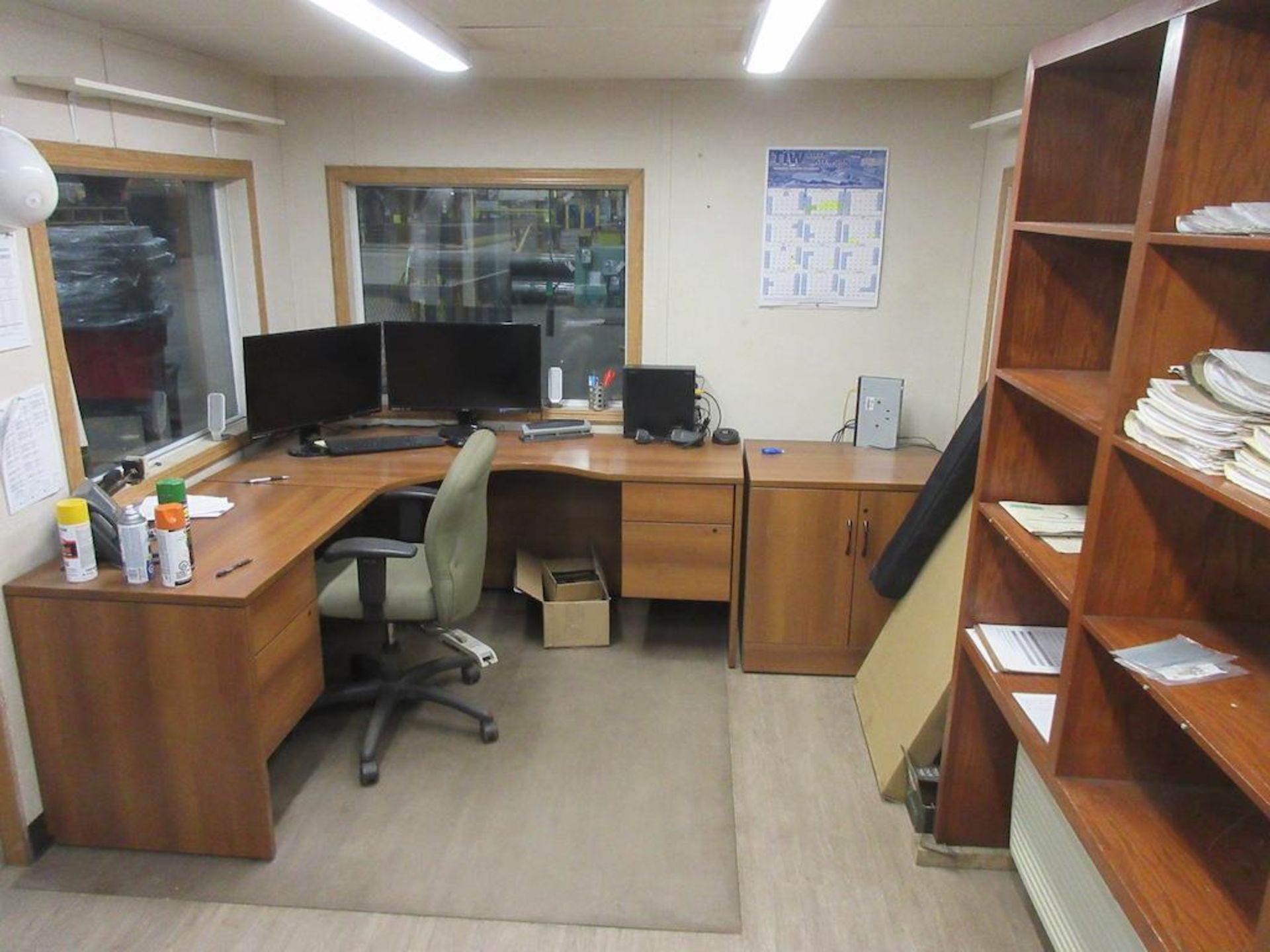 2011 DESIGN SPACE TRAILERS 10' X 16' PORTABLE OFFICE, SN 1253, INCLUDES 2 DESKS, 2 CHAIRS, 2 FILING - Image 3 of 4