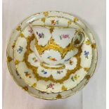 Meissen B Form mit Streublümchen 3- teilige Kaffee Gedeck