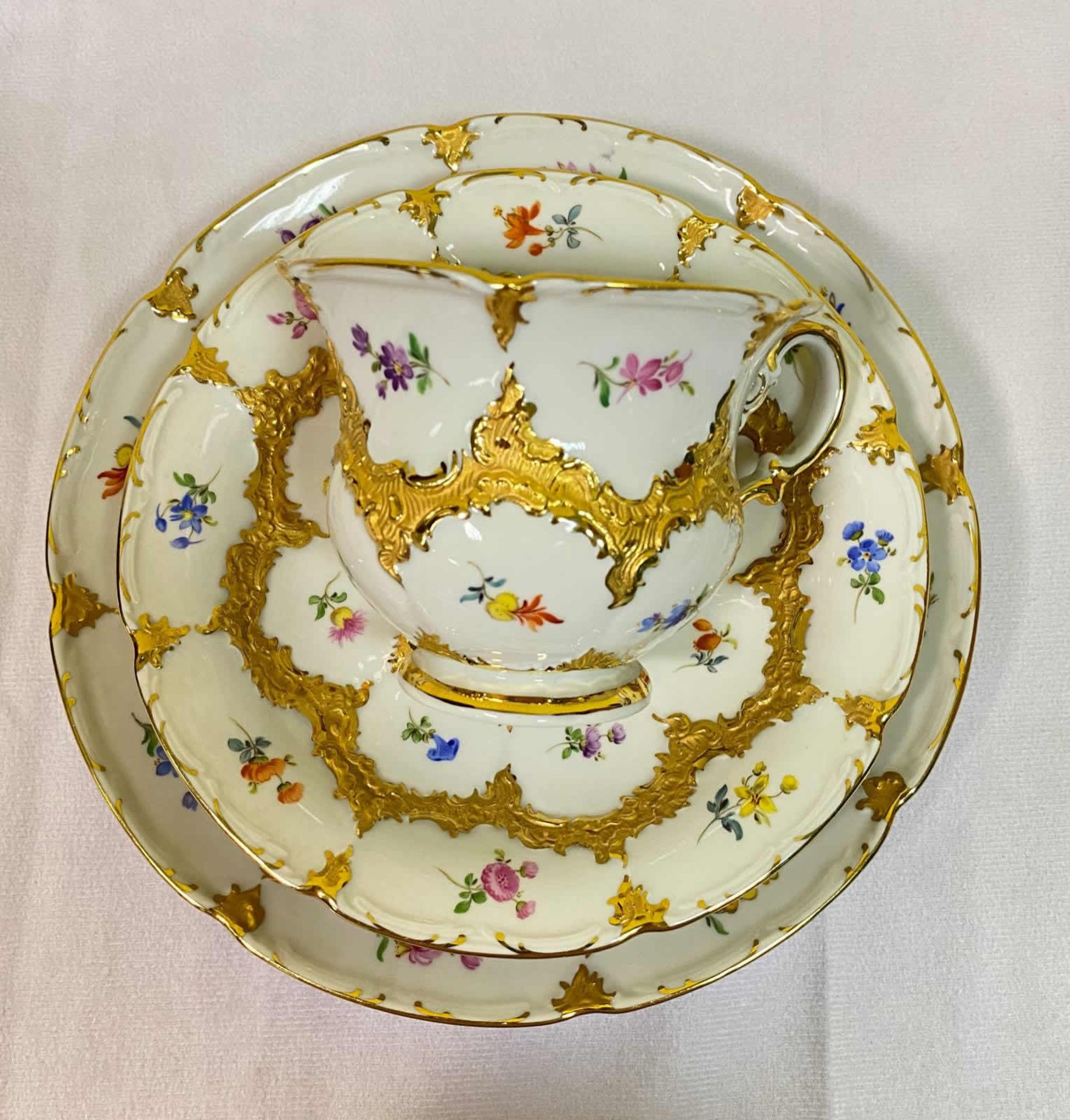 Meissen B Form mit Streublümchen 3- teilige Kaffee Gedeck