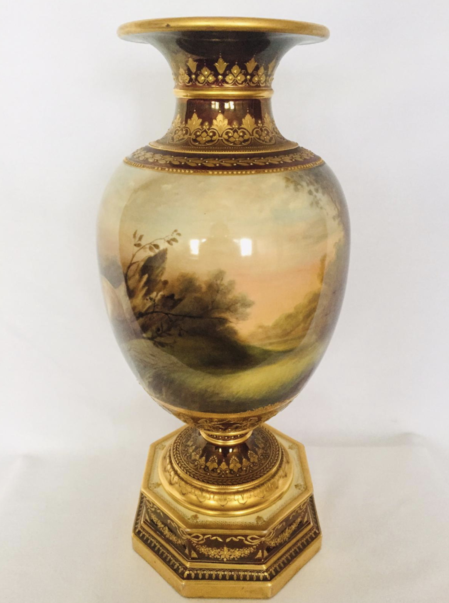 Große KPM relief vergoldete Vase mit umlaufende Bemalung - Image 3 of 12