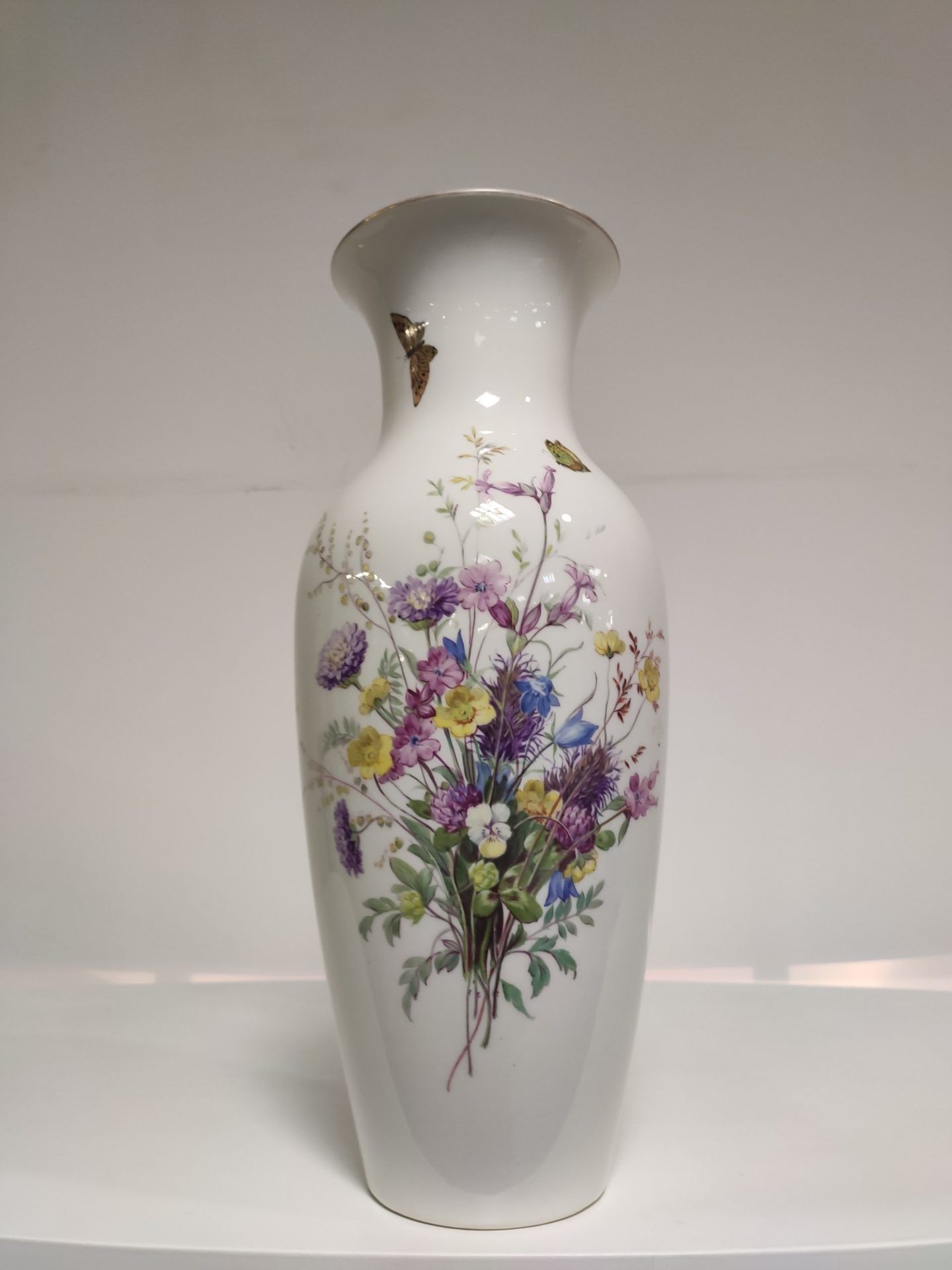 KPM Vase Fleurs en Terrase mit naturalistische Blumen 40cm