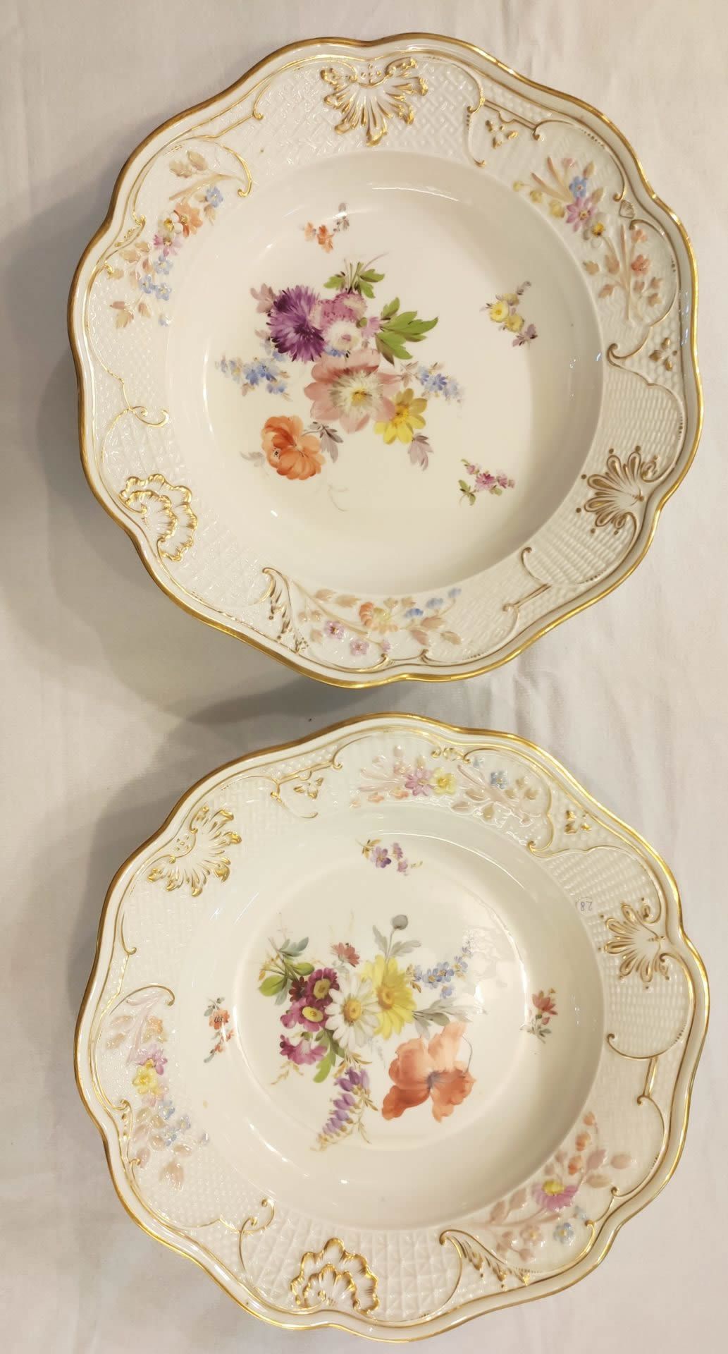 Meissen Suppentellern Relief naturalistische Blumen