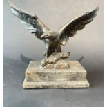 Adler Bronze Figur auf Marmor