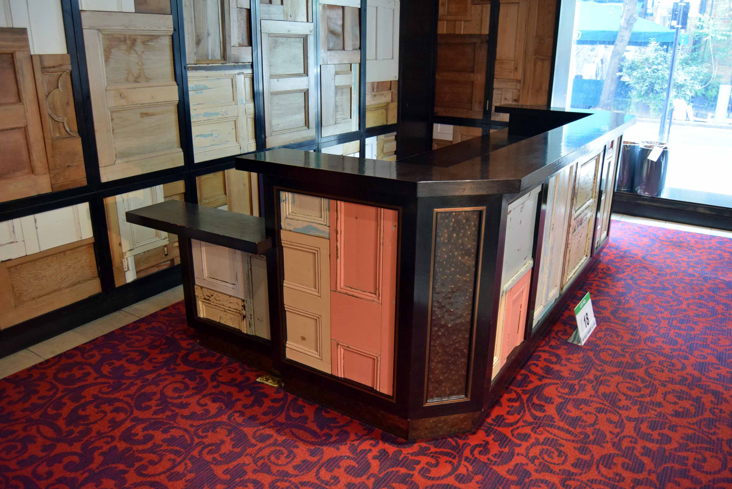 The Ebony Stained and Lacquered 'C' Shaped Reception Desk, 3230mm long x 110mm deep plus 900mm - Image 4 of 6