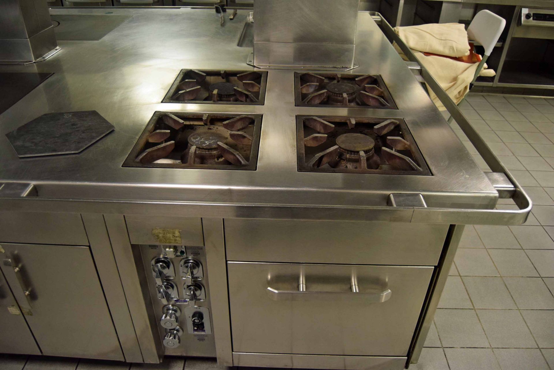 A 4340mm x 2140mm CHARVET Commercial Stainless Steel Gas Fired Cooking Island having Six Hot Plates, - Image 2 of 8