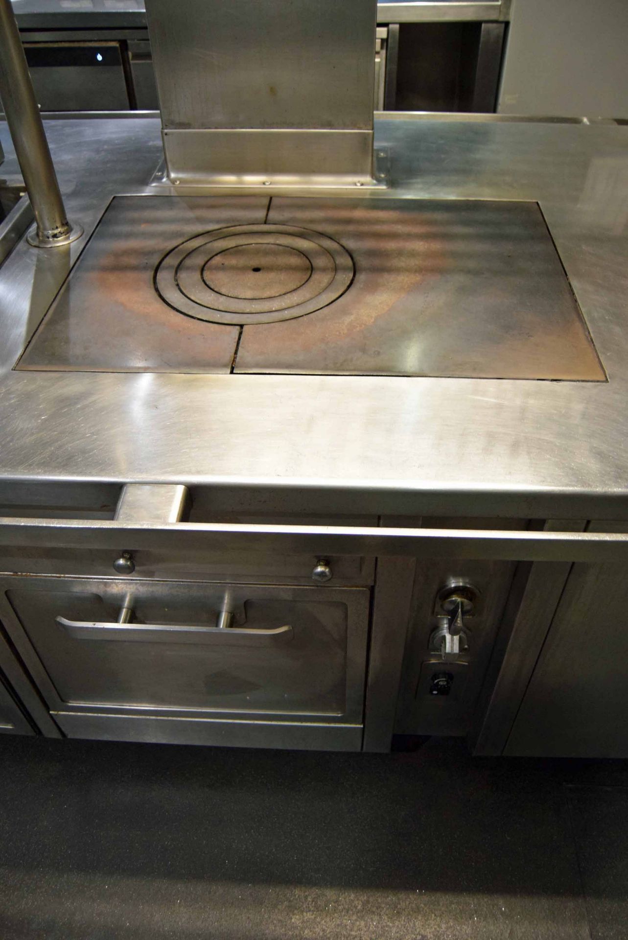 A CHARVET 3840mm x 1350mm Gas Fired Commercial Island Cooking Unit with fitted Two Single Door - Image 2 of 5