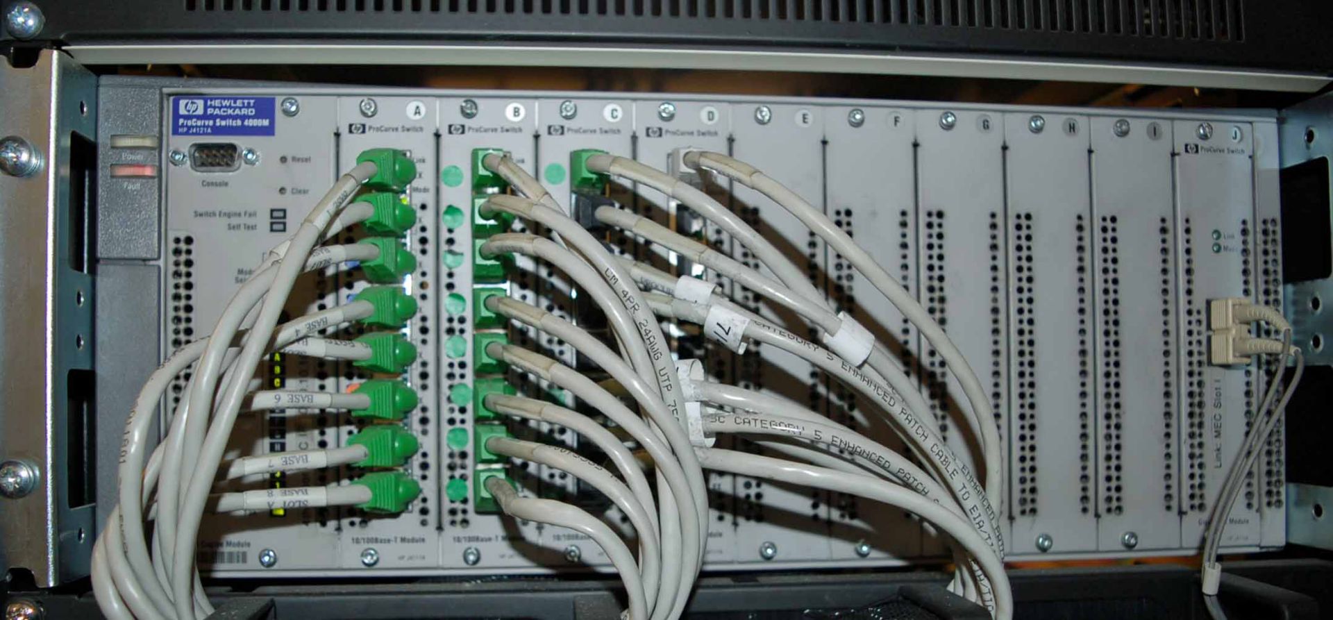 A HEWLETT PACKARD ProCurve Switch 4000M Modular Network Switch fitted One Switch Engine Module, Four