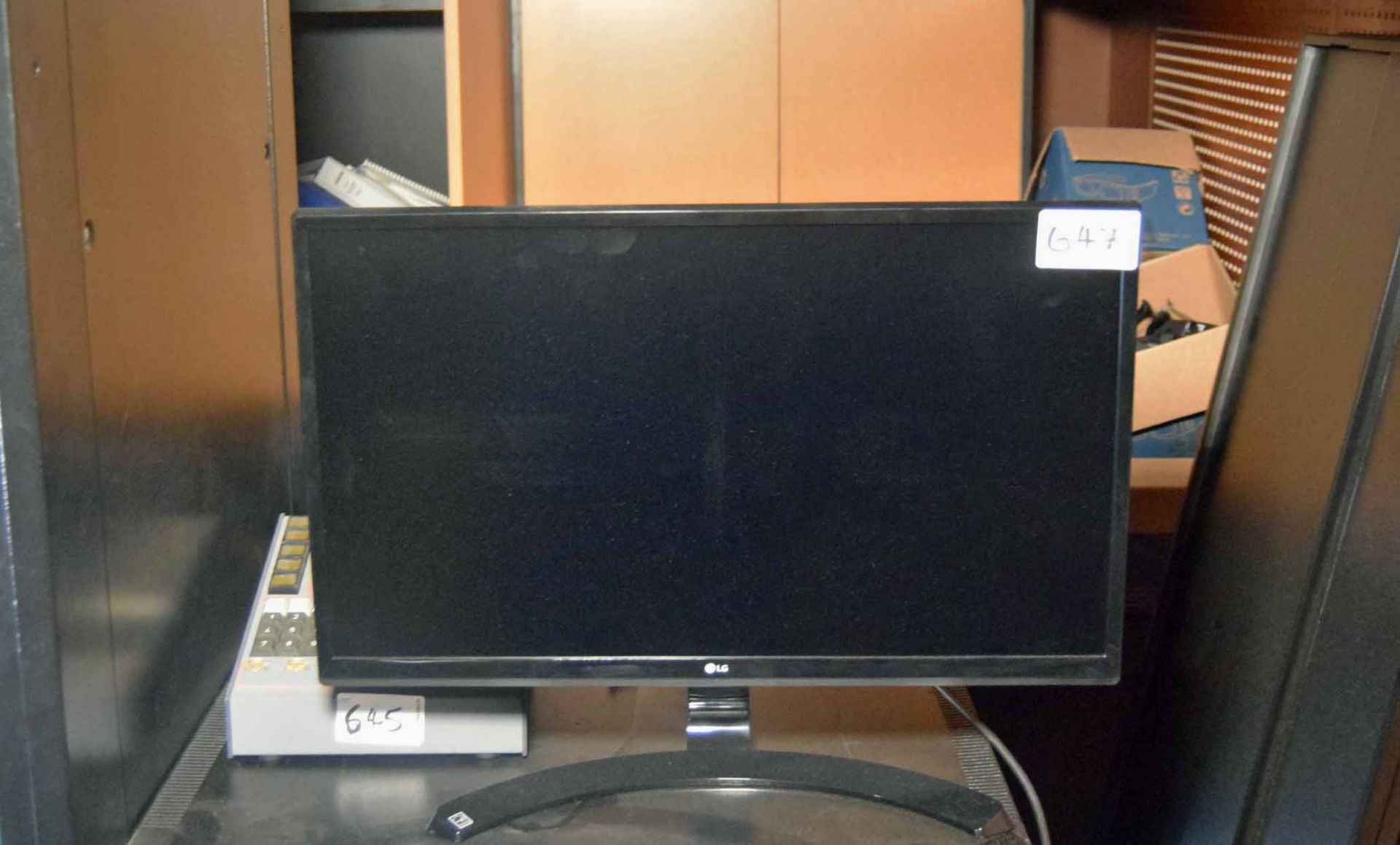 An LG 21 inch Wide/Flat Screen Display (NB. Lots 606 thru 659 Inclusive form the Content of Lot