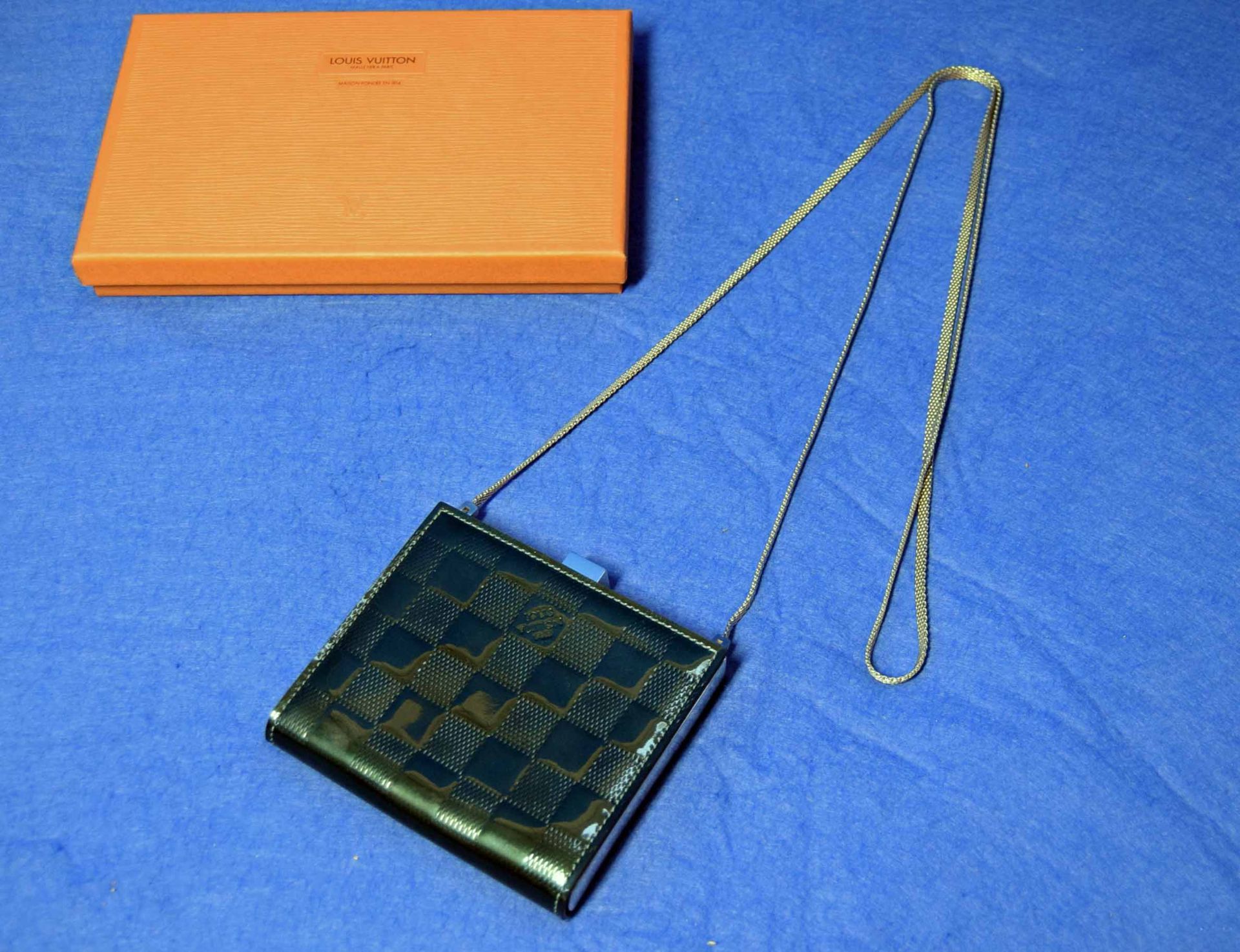 A LOUIS VUITTON Damier Ange Shoulder Bag in Petrol Blue/Green Patent Leather with embossed Logo to - Image 5 of 6