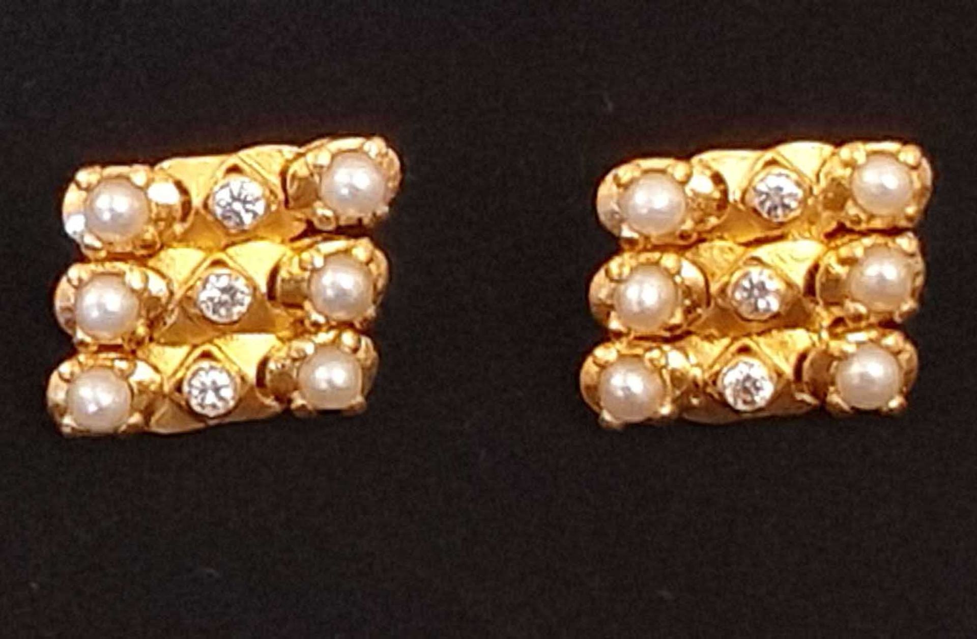 Garniture of Gold Jewellery Comprising: Ring Set with Hallmark with 2: Brilliant Cut Clear Stones - Image 2 of 9