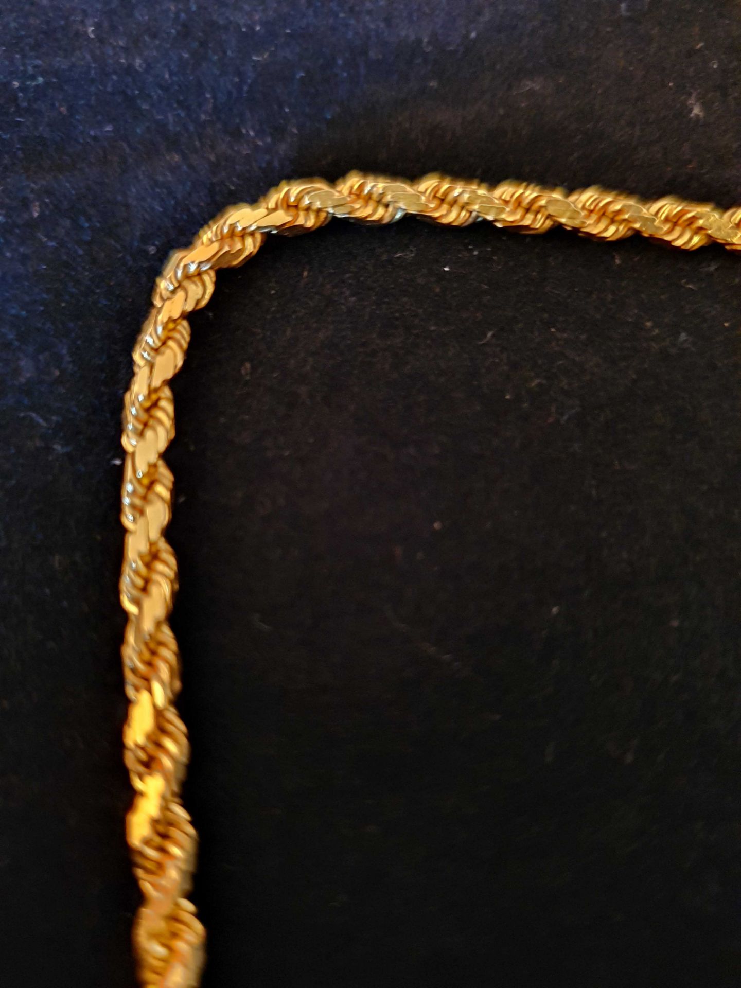 76cm Gold Rope Link Necklace with Hook Clasp. 35.310 grams - Image 2 of 5