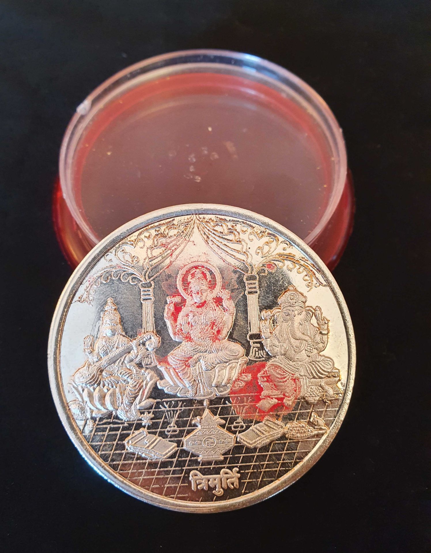 White Metal Struck Presentation Coin Marked TSS 99 depicting Hindu Deities in Broken Presentation - Image 2 of 4