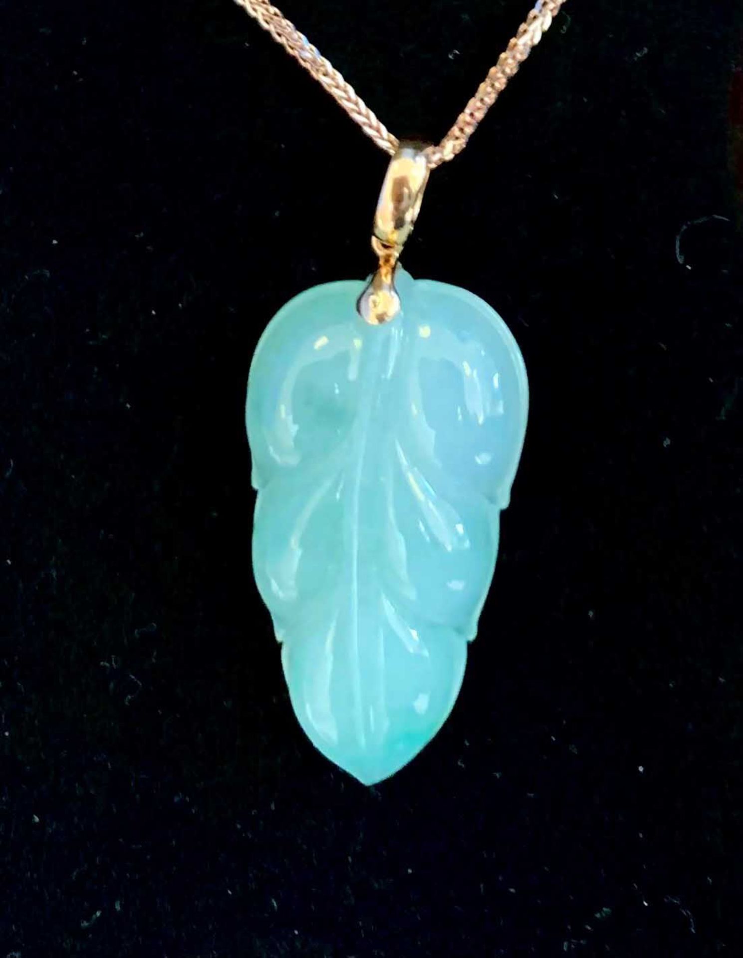 Gold Necklace Marked ‘Italy .750’ 18 Carat With Jade Leaf Form Drop, 19.360 grams - Image 2 of 4