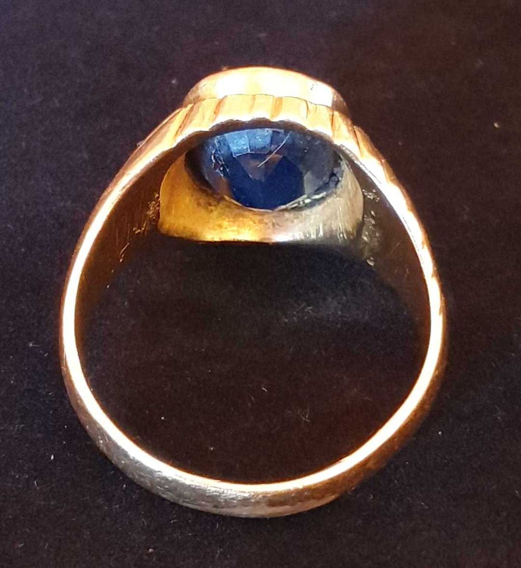 Men’s Gold Dress Ring, Set Oval Form Dark Sapphire Stone, UK Size Z, 16.830 grams - Image 3 of 3