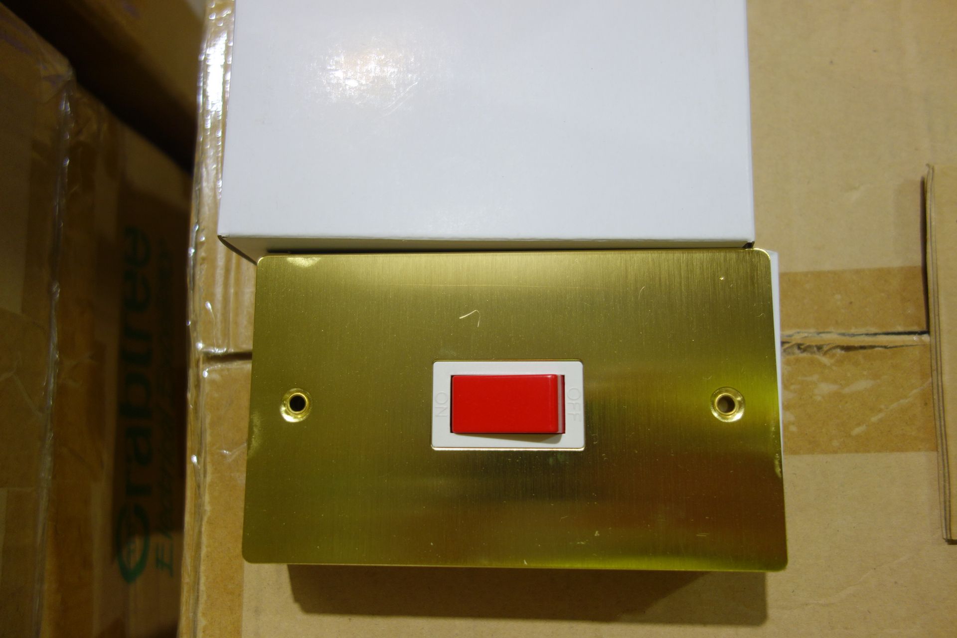 20 X Volex SF0018FBBWH 2G Vertical 45A Switch Red Rocker Brushed Brass White Inserts Flat Plate