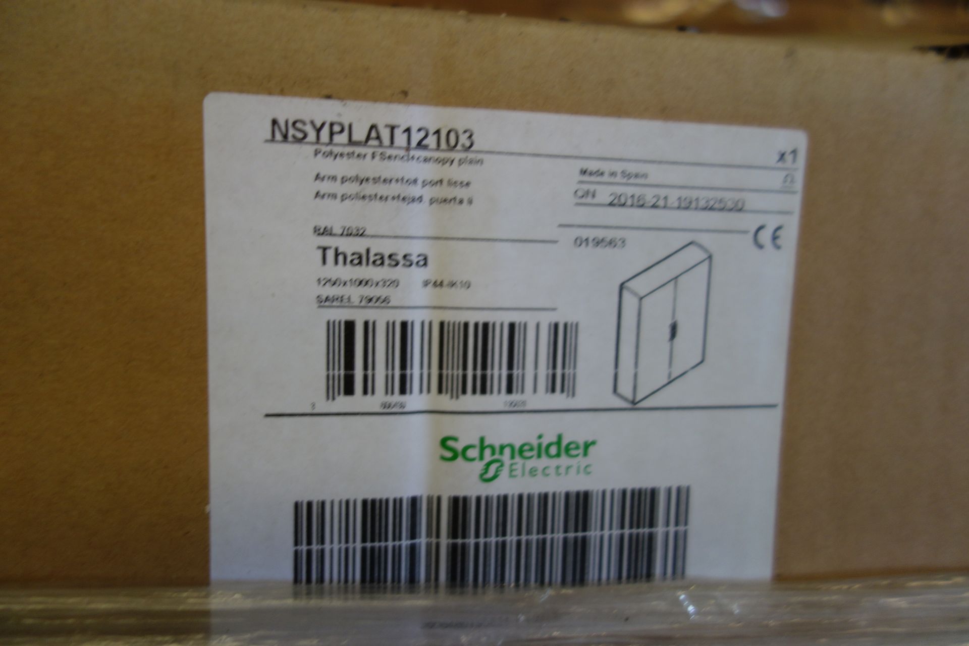 1 X Schneider NSYPLAT12103 POLYESTER FLOOR Standing enclosure = Canopy with plain Door 1250 x 1000 X