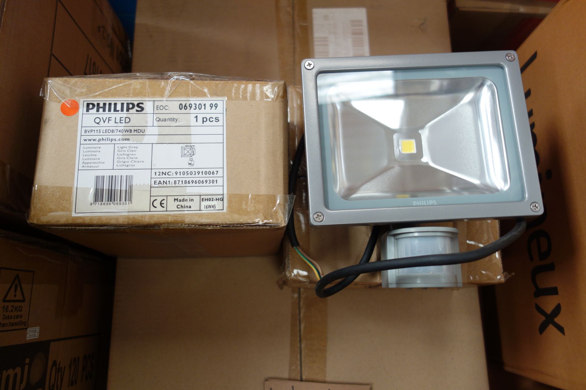 10 x PHILIPS LED8/740WBMDU 11w LED Floodlights with PIR Sensor 4000K Grey Finish