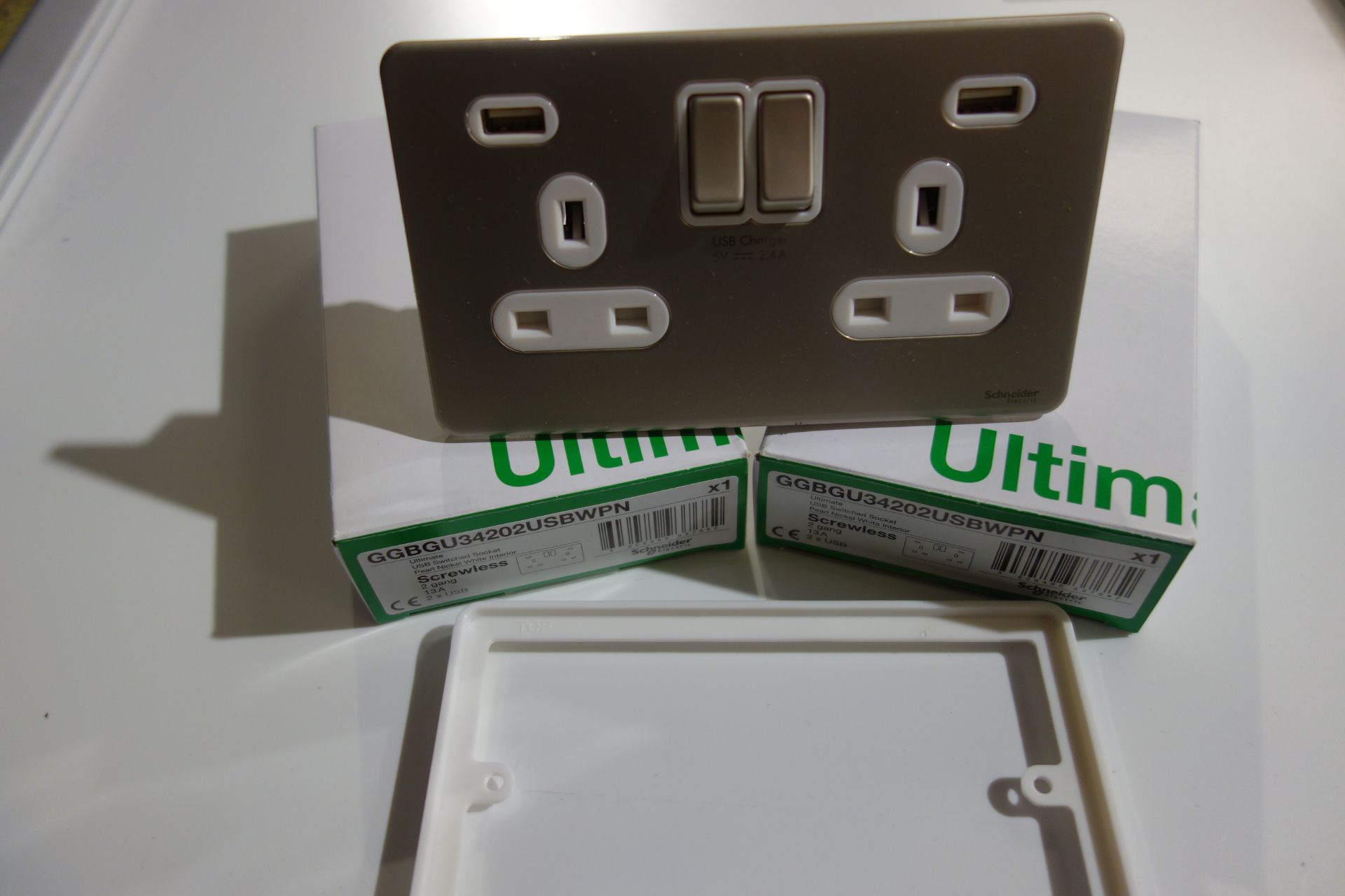 10x Schneider GGBGU34202USBWPN 2 GANG 13a Switched USB Sockets Screwless Pearl Nickel Finish White