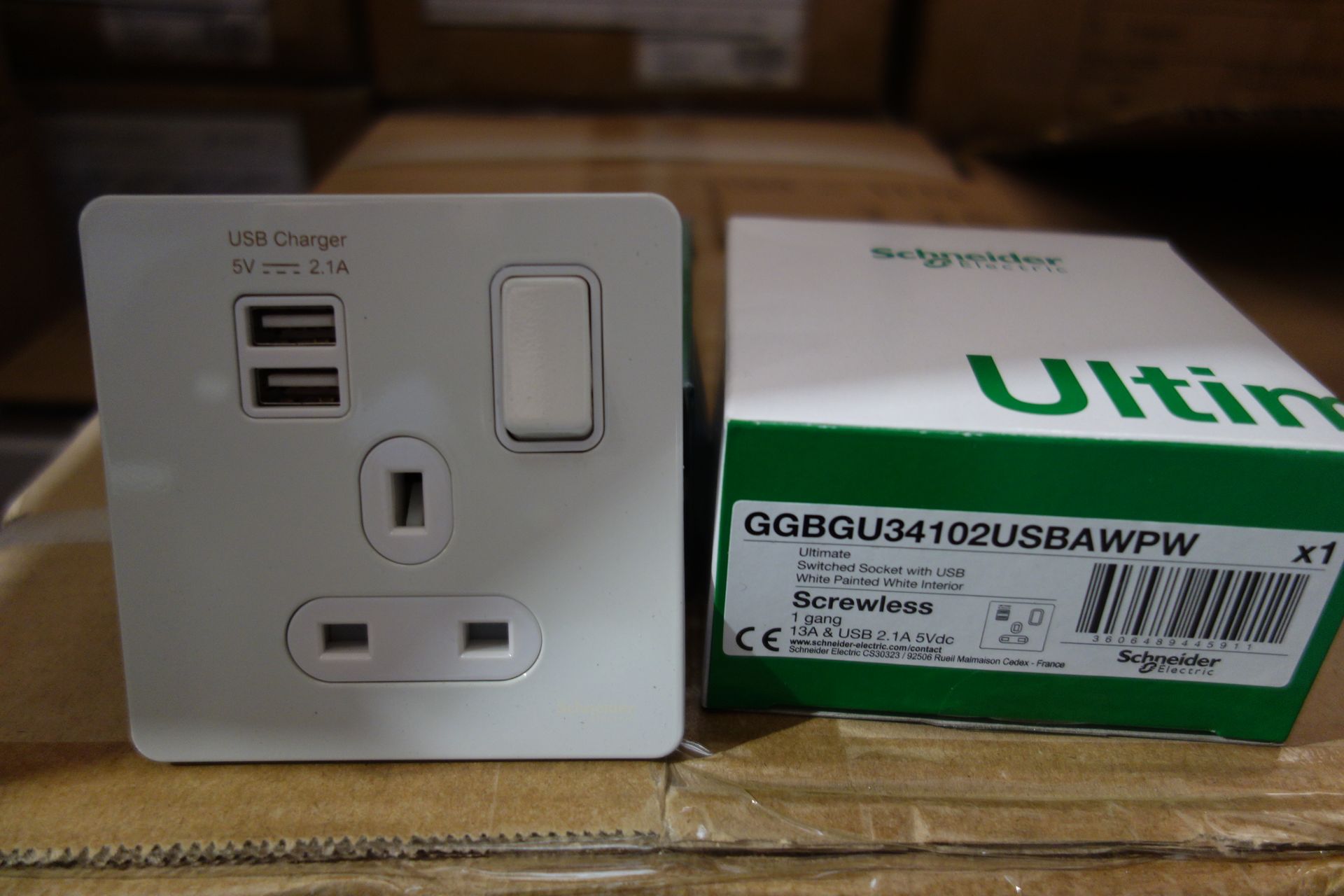 25x Schneider GGBGU34102USBAWPW 1 GANG 13 Switched USB Socket Screwless Flat Plate White Painted