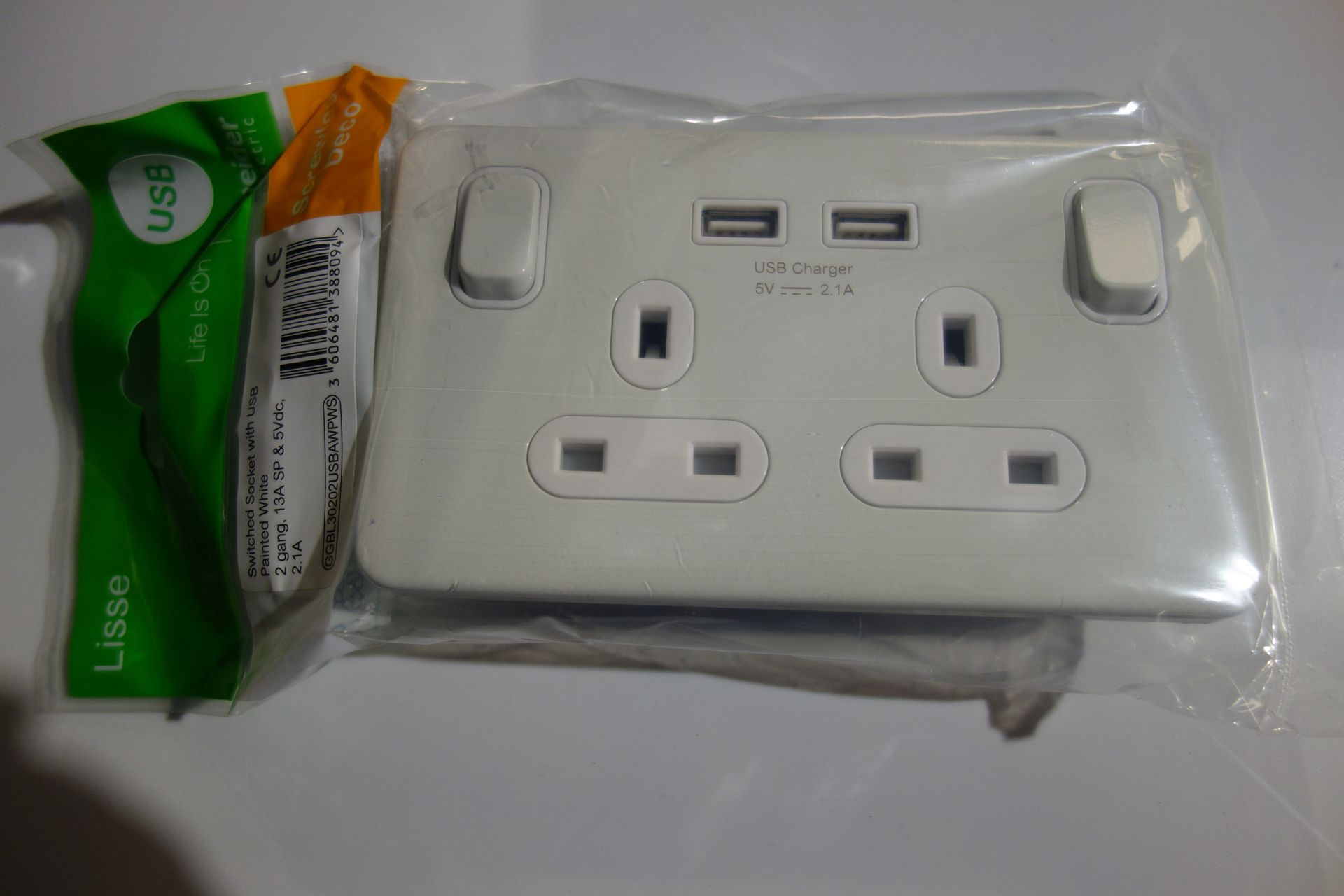 12 x Schneider GGBL30202USBAWPWS 2 GANG 13a SP Switched USB Sockets Screwless White Painted Finish