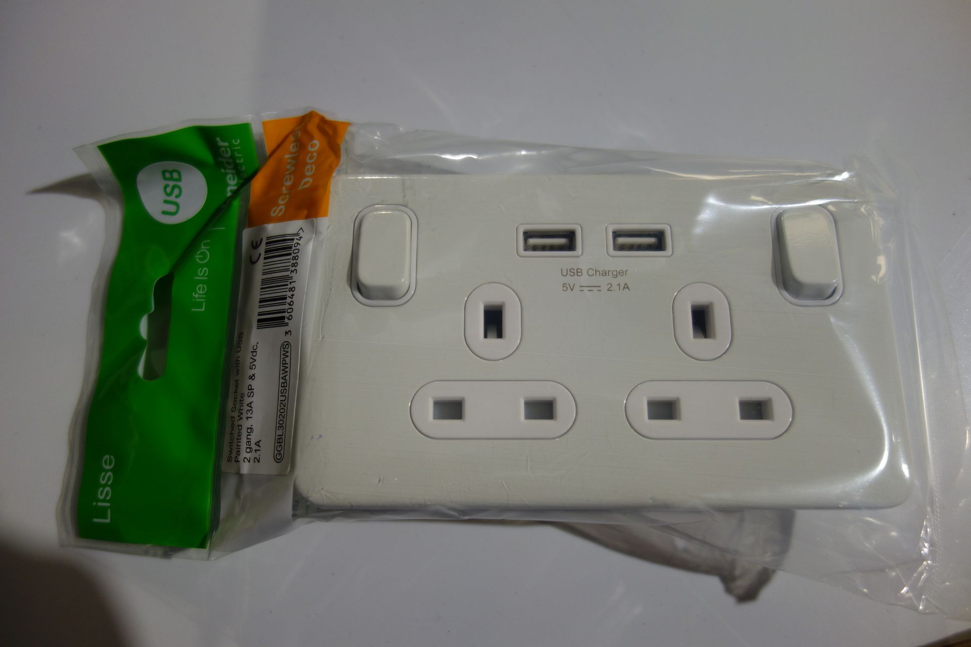 12 x Schneider GGBL30202USBAWPWS 2 GANG 13a SP Switched USB Sockets Screwless White Painted Finish