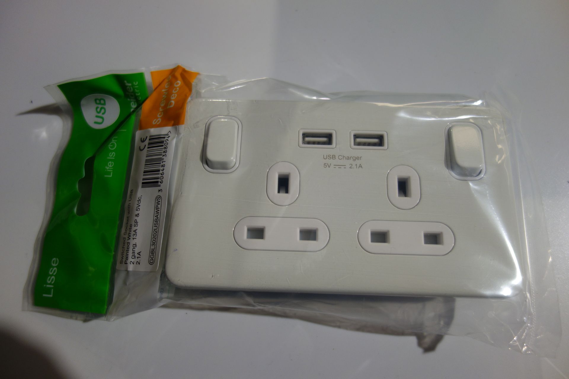 12 x Schneider GGBL30202USBAWPWS 2 GANG 13a SP Switched USB Sockets Screwless White Painted Finish