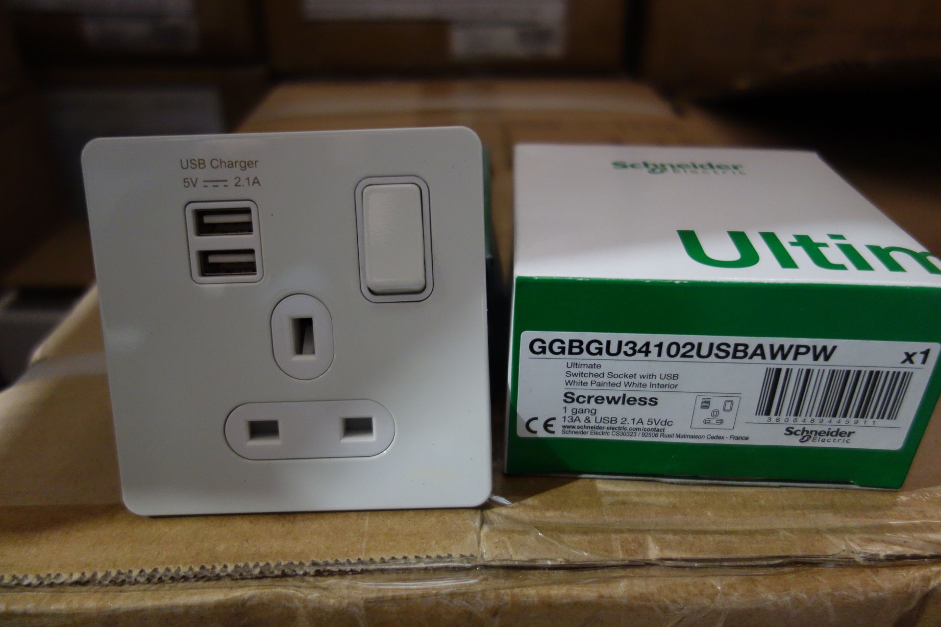 25x Schneider GGBGU34102USBAWPW 1 GANG 13 Switched USB Socket Screwless Flat Plate White Painted