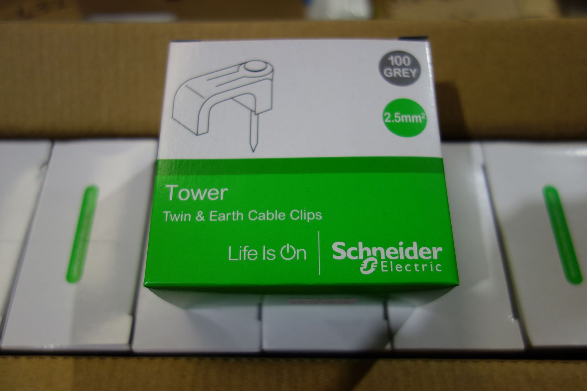 160x Pack of Schneider 1MT22010 1.5mm Twin + Earth Cable Clips, Grey. 100 Clips per box.